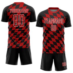 Uniforme de fútbol sublimado negro con estampado de rombos, camiseta roja y blanca personalizada