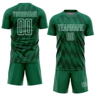 Camiseta de fútbol personalizada con diseño geométrico verde Kelly y formas blancas para sublimación