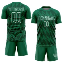 Camiseta de fútbol personalizada con diseño geométrico verde Kelly y formas blancas para sublimación