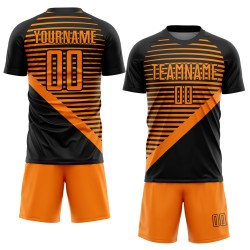 Camiseta de fútbol personalizada con rayas naranjas y sublimación negra
