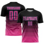 Camiseta de fútbol personalizada negra con sublimación de moda, con rayas rosa y azul claro Camiseta de fútbol personalizada negra con sublimación de moda, con rayas rosa y azul claro