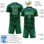 Camiseta de fútbol personalizada con diseño geométrico verde Kelly y formas blancas para sublimación