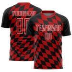 Uniforme de fútbol sublimado negro con estampado de rombos, camiseta roja y blanca personalizada