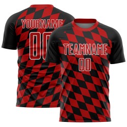 Uniforme de fútbol sublimado negro con estampado de rombos, camiseta roja y blanca personalizada