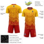 Camiseta de fútbol roja personalizada, uniforme de sublimación amarilla
