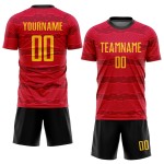 Camiseta de fútbol personalizada con sublimación, color dorado, negro y rojo