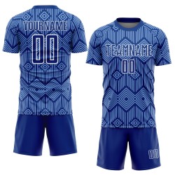 Camiseta de fútbol personalizada con sublimación geométrica, diseño abstracto azul y blanco, con formas reales claras